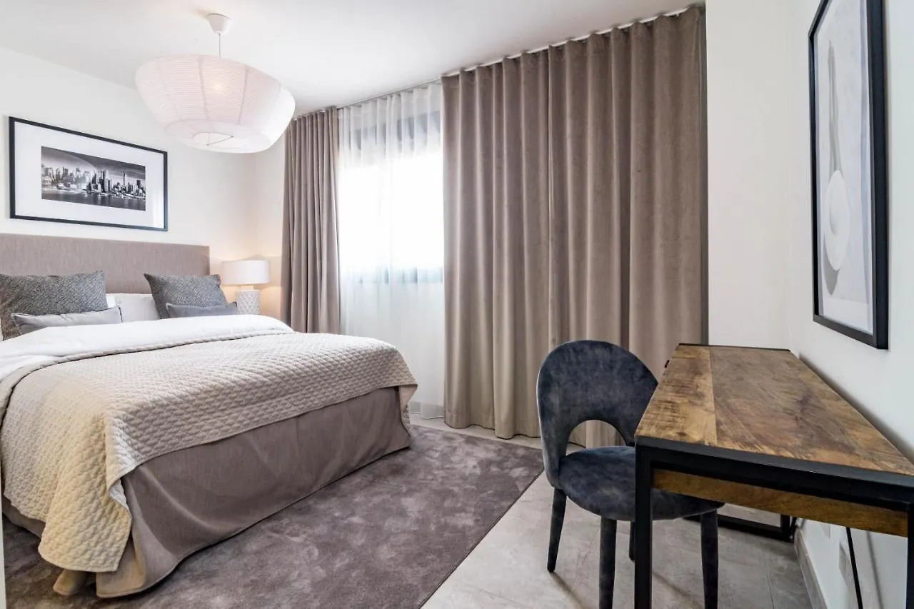 Inf42M- Modern City Apartment, Families Only 埃斯特波纳